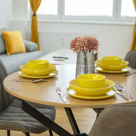 Apartment Boutique Living - Yellow Accent