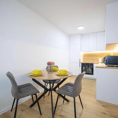 Boutique Living - Yellow Accent Lägenhet